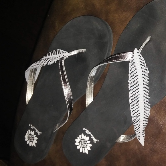 yellow box flip flops size 11